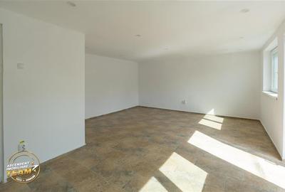 Casa cu spatiu comercial recomandat: locuinta si afacere! - 16