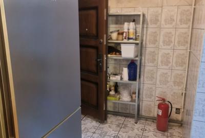 Spațiu comercial, de 90 mp, în Central - 3