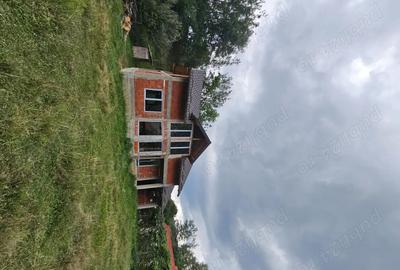 Casă cu 5 camere cu Teren 1067 Mp în Central - 2