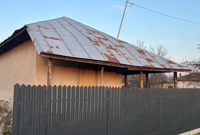 Casă cu 3 camere cu Teren 1700 Mp în Central - 1