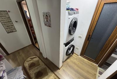 Apartament cu 3 camere decomandat, mobilat în CET - 9