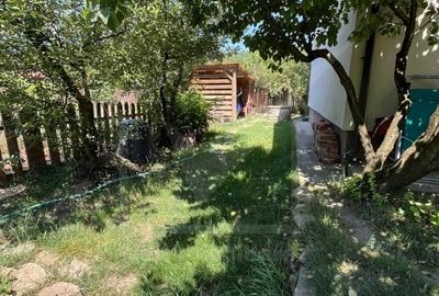 Casa Baciu zona linistita, 4 camere , gradina.