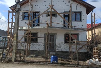 Casă individuală cu 7 camere cu Canalizare în Sud - 1