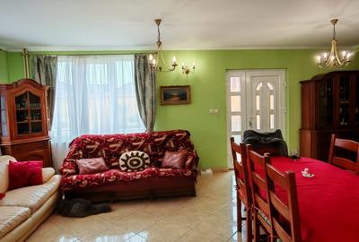 Vilă cu 7 camere, 3 băi, P+M, garaj, terasă, 1130 mp teren, Sântandrei, Bihor. - 4