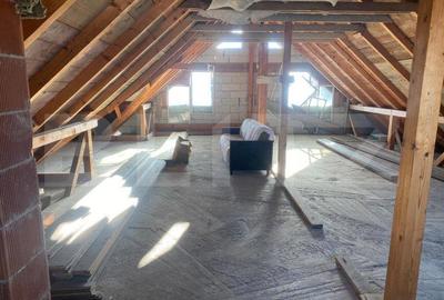 Casă cu 6 camere cu Teren 600 Mp în Central