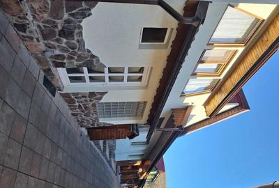 Casă cu Teren 4470 Mp în Vâlcele - 10