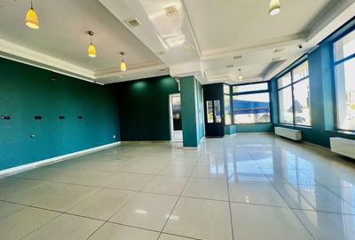 Spațiu comercial, de 90 mp, în Central - 3