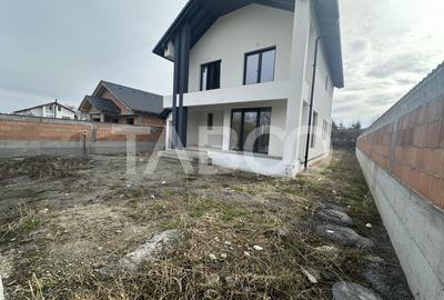 Casa individuala cu 4 camere 2 bai  – 500 mp teren 2 terase carport - 2