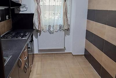 Apartament cu 2 camere decomandat în Roșu
