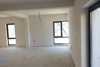 Spațiu comercial, de 1,000 mp, în Sopor - 1