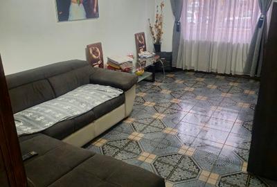 Apartament cu 3 camere semidecomandat în Exterior Sud