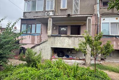 Apartament cu 3 camere semidecomandat în P-ța Victoriei