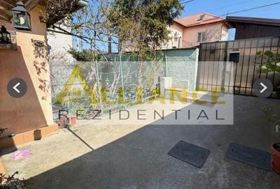 Casă cu 5 camere cu Teren 754 Mp în Glina