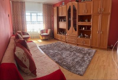 Apartament cu 2 camere decomandat, mobilat în Debarcader
