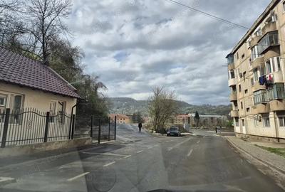 Teren de 1900 mp, în Mociur