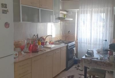 Apartament cu 3 camere semidecomandat în Central - 1