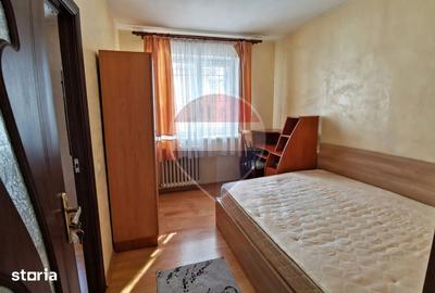 Apartament cu 2 camere semidecomandat în Podu Roș
