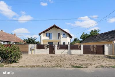 Casă cu 4 camere în Central