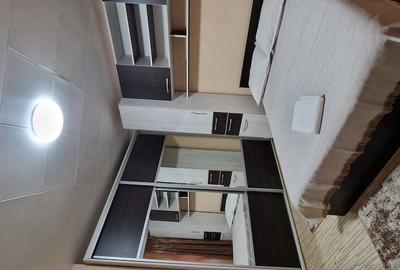 Apartament cu 2 camere decomandat în CET - 1