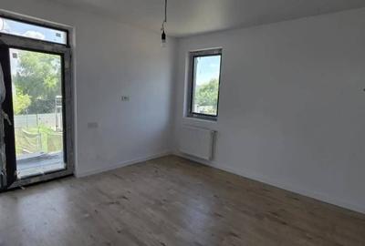 Casă cu 5 camere cu Teren 409 Mp în Central