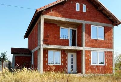 Casă cu 4 camere în Bogei