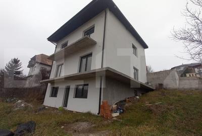 Casă individuală cu 5 camere cu Canalizare în Baciu - 1