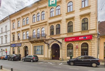 Apartament cu 4 camere semidecomandat în Central