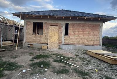 Casă cu 3 camere în Sânpetru