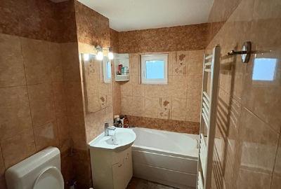 Apartament cu 3 camere semidecomandat în Micălaca