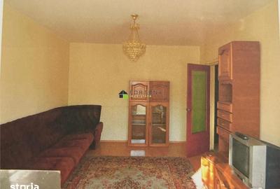 Apartament cu 3 camere decomandat în Astra