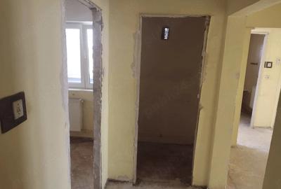 Apartament cu 3 camere decomandat în Ferentari