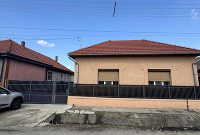Casă cu 3 camere cu Teren 1483 Mp în Moftin