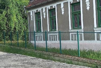 Casă cu 4 camere cu Teren 1000 Mp în Sasca Montană