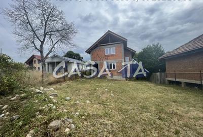 Casă individuală cu 3 camere cu Canalizare în Central