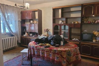 Apartament cu 3 camere decomandat în Republicii