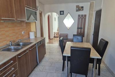Apartament cu 4 camere decomandat în Central - 1