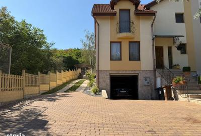 Casă cu 4 camere decomandat în Sântandrei
