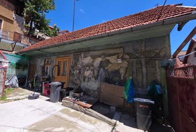 Casă cu 2 camere semidecomandat cu Teren 310 Mp în Schei