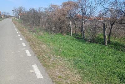 Teren de 100 mp, în Păru