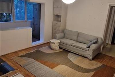 Apartament cu 3 camere semidecomandat în Buziașului