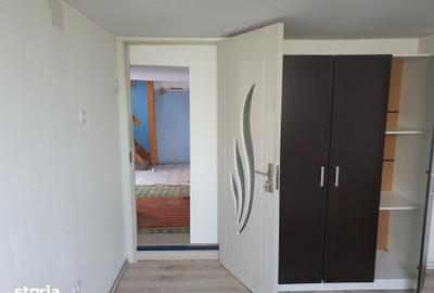 Casă cu 8 camere cu Teren 327 Mp în Central
