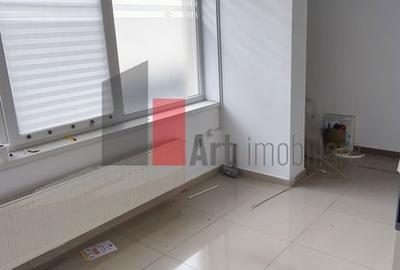 Spațiu comercial, de 200 mp, în Central - 9