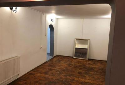 Apartament cu 4 camere în Moreni - 1