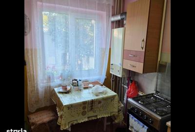 Apartament cu 3 camere decomandat în Cornișa