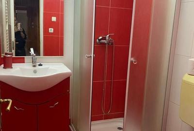 Apartament cu 4 camere decomandat în Micro 16