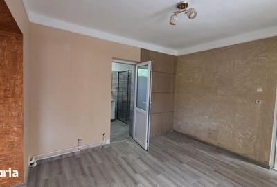 Casă cu 3 camere semidecomandat cu Teren 1807 Mp în Diosig - 8
