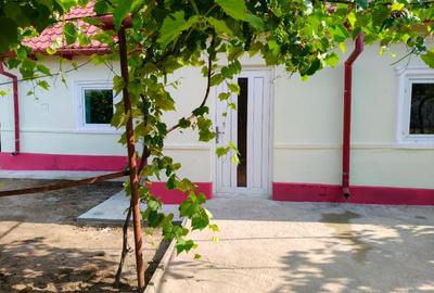 Casă individuală cu 5 camere cu Canalizare în Corbu