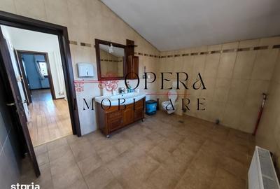 Casă cu 6 camere cu Teren 2252 Mp în Miroslava