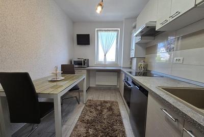 Apartament cu 2 camere decomandat, mobilat în Tractorul - 4