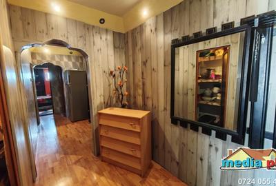 Apartament cu 3 camere decomandat în